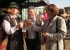 Dörthe Rieboldt, Dr. Uwe Träger und seine Frau Hella (von links) stoßen auf das gelungene Fest an
