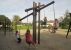 Gern nehmen die Kinder den schicken Waldecker Spielplatz an